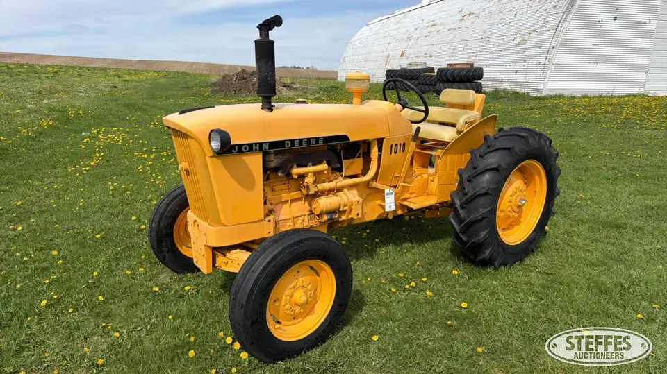1964 John Deere 1010 2WD Tractor