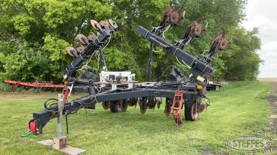 Strip till NH3 bar Strip Tillage