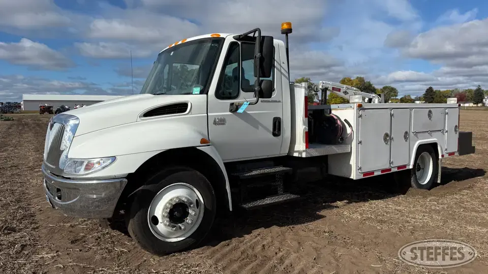 2003 International 4300 Service Utility Truck