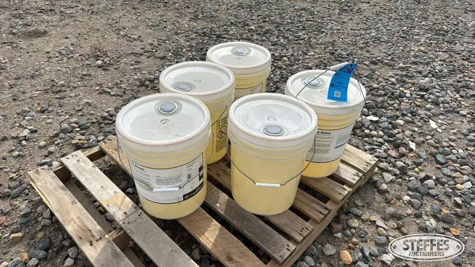 (5) Reliable Plus Tire Shine buckets General Business Support Item
