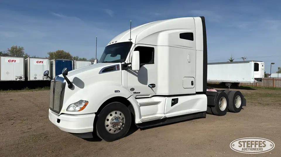 2020 Kenworth T680 Conventional Truck with Sleeper