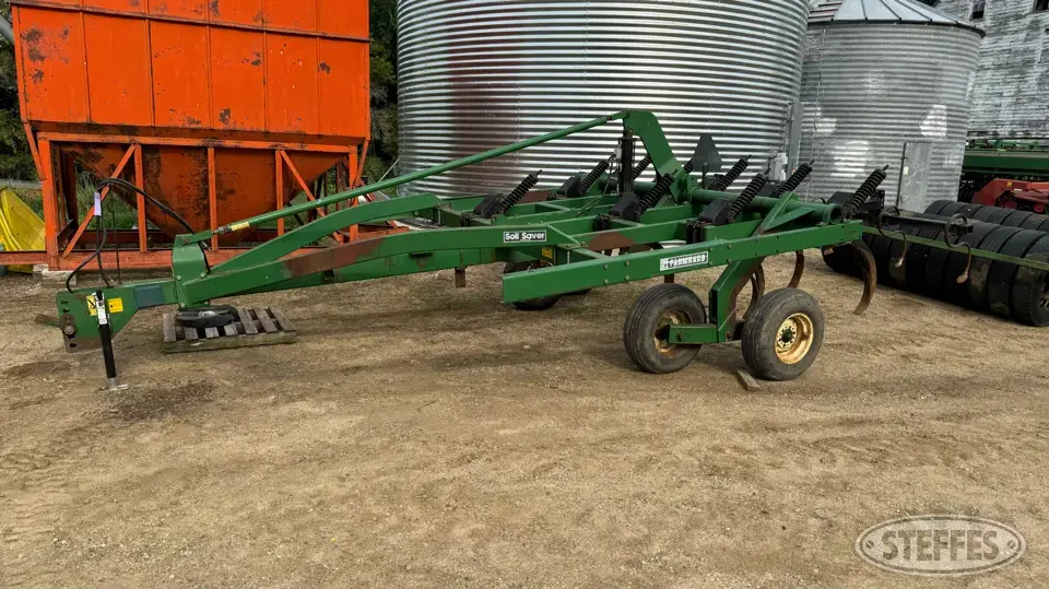 Farmhand 7400 Soil Saver Chisel Plow