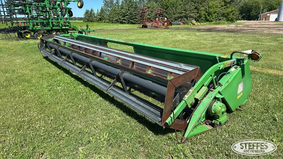 1993 John Deere 925 Rigid Head