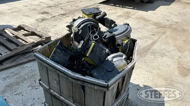(16) John Deere XP meters & mini hoppers