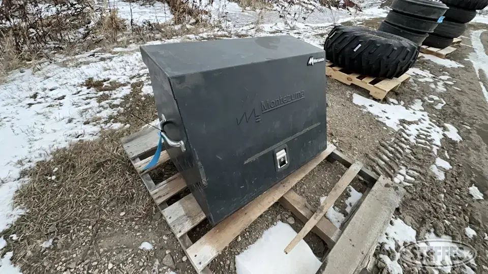 Montezuma Storage and Bench