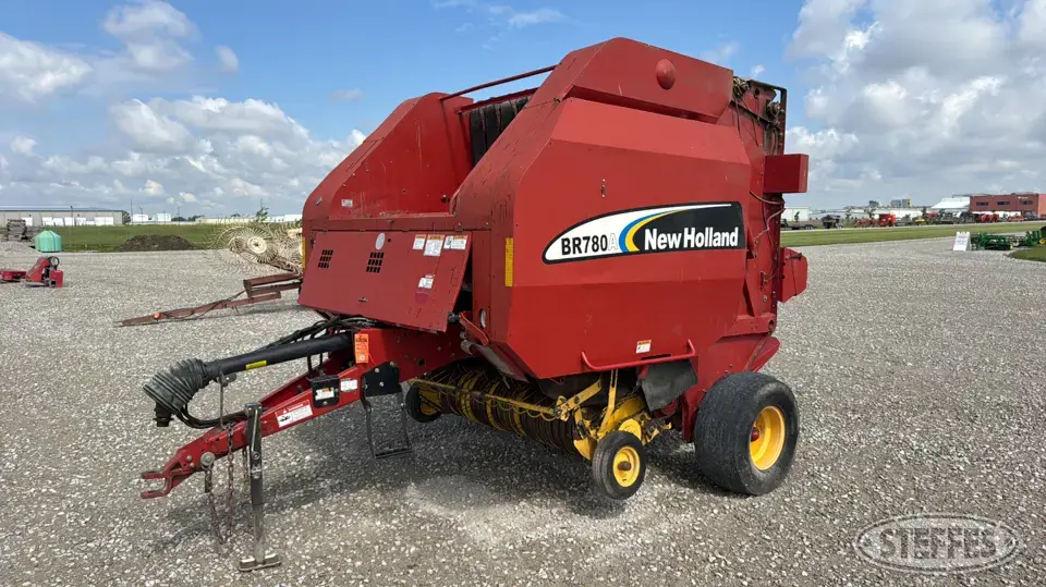 New Holland BR780A Round Baler