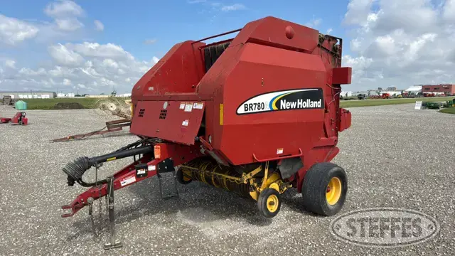 New Holland BR780A