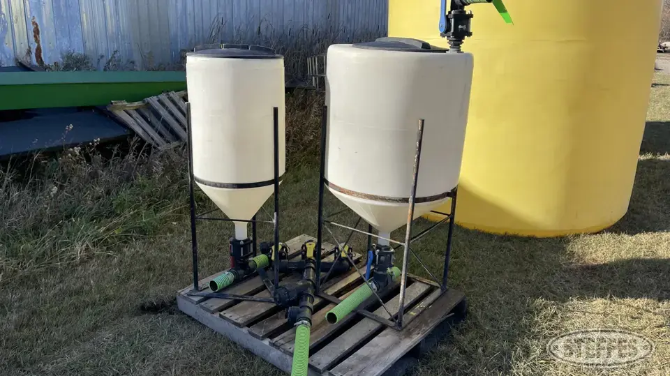 (2) F/S Tru-Kleen mix cones Chem-Fert Accessories-Other