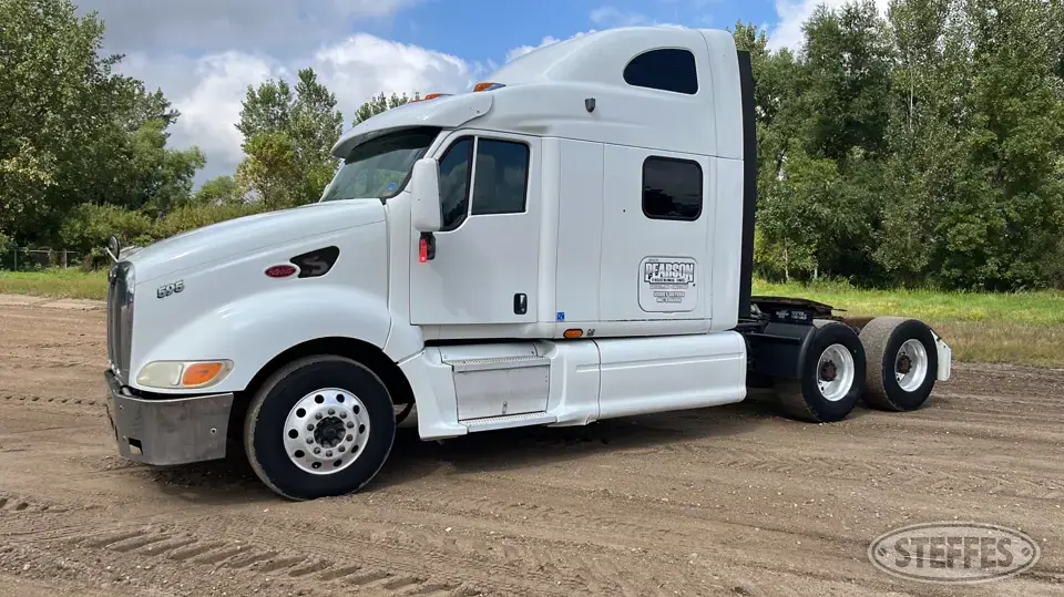 2007 Peterbilt 387 Conventional Truck with Sleeper