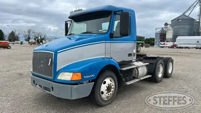 2000 Volvo VN