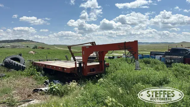 Shop-built tandem axle gooseneck trailer