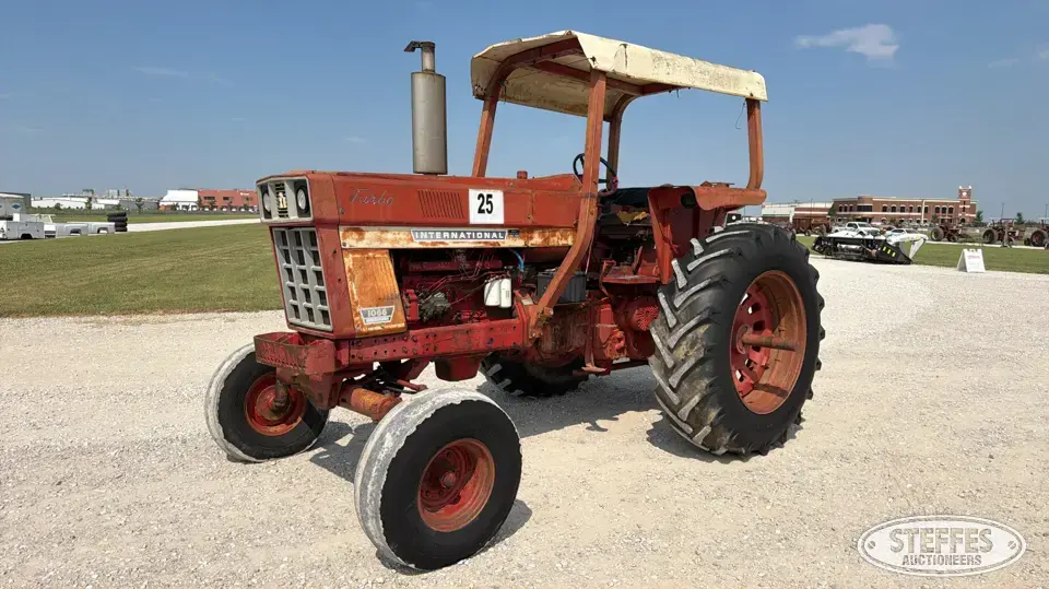 1971 International 1066 2WD Tractor