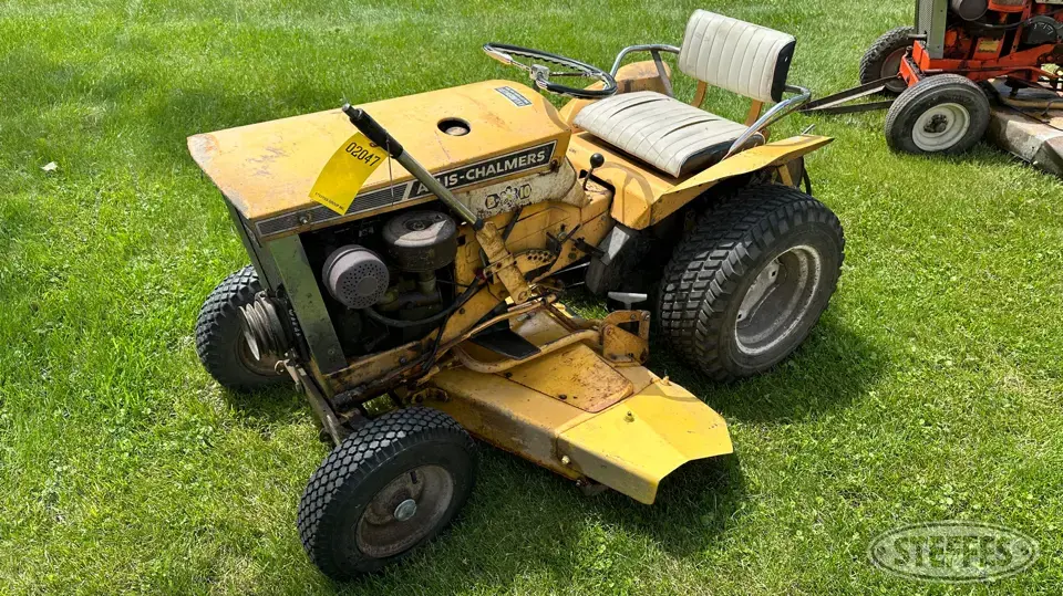 Allis-Chalmers B-10 Lawn Tractor