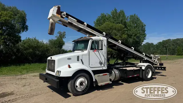 2001 Peterbilt 330