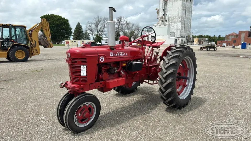 1953 Farmall Super H 2WD Tractor