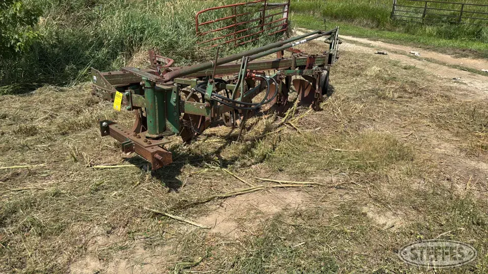 Oliver 565 Plow