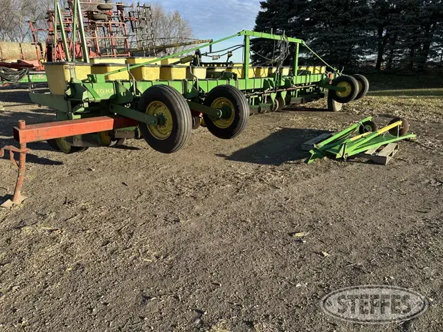 John Deere 7100