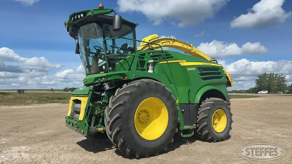 2015 John Deere 8600 Self-Propelled Harvester