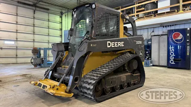 2012 Deere 323D