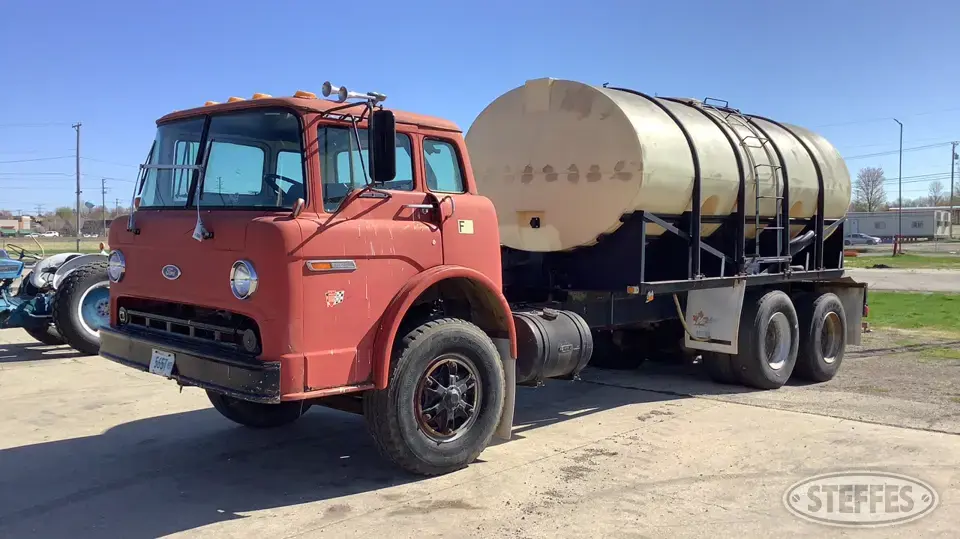 1987 Ford 8000 Tank Truck
