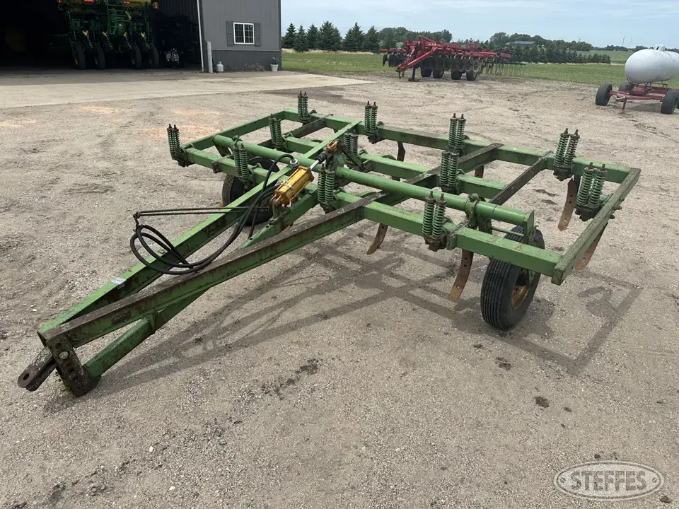John Deere 100 Chisel Plow