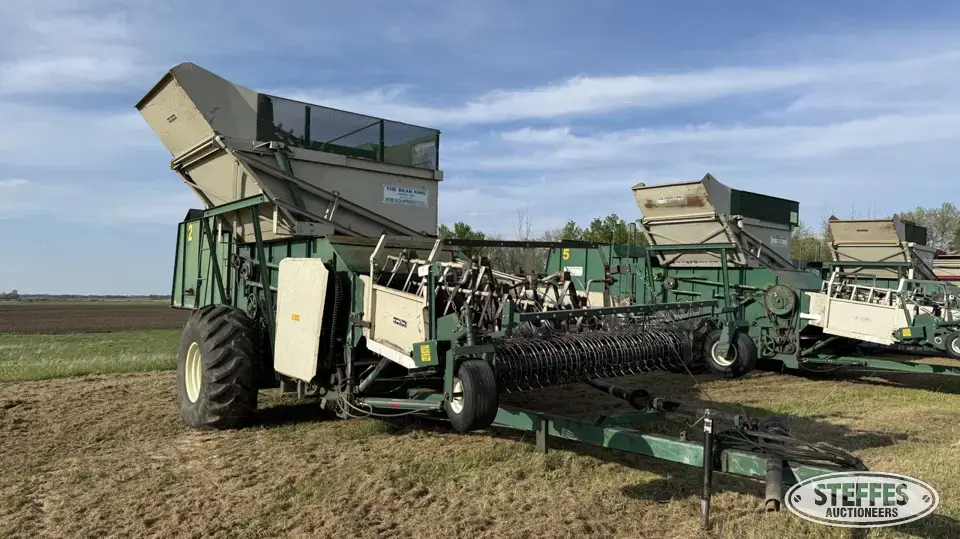 1992 Bob Equipment Bean King Model 666 Edible Bean Combine