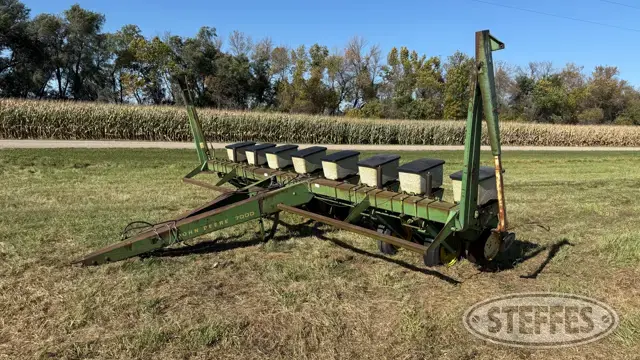 John Deere 7000