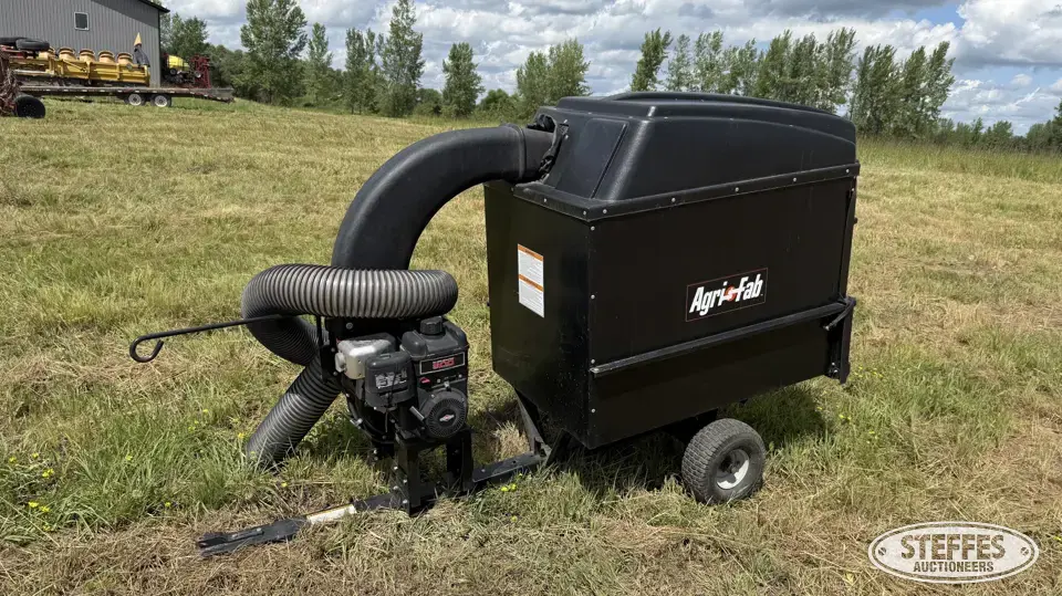 Agri-Fab pull-type yard vac Lawn and Garden-Other