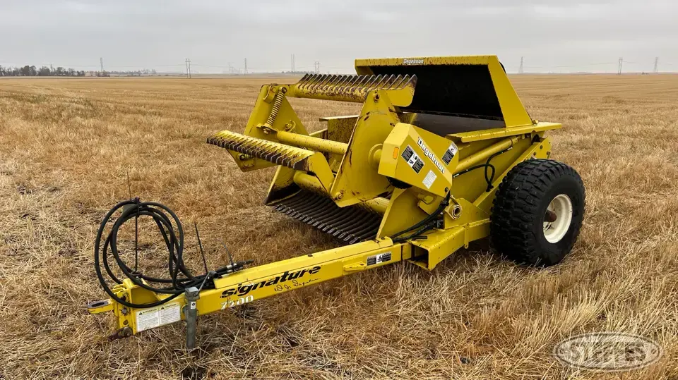 Degelman RP7200 Rock Picker