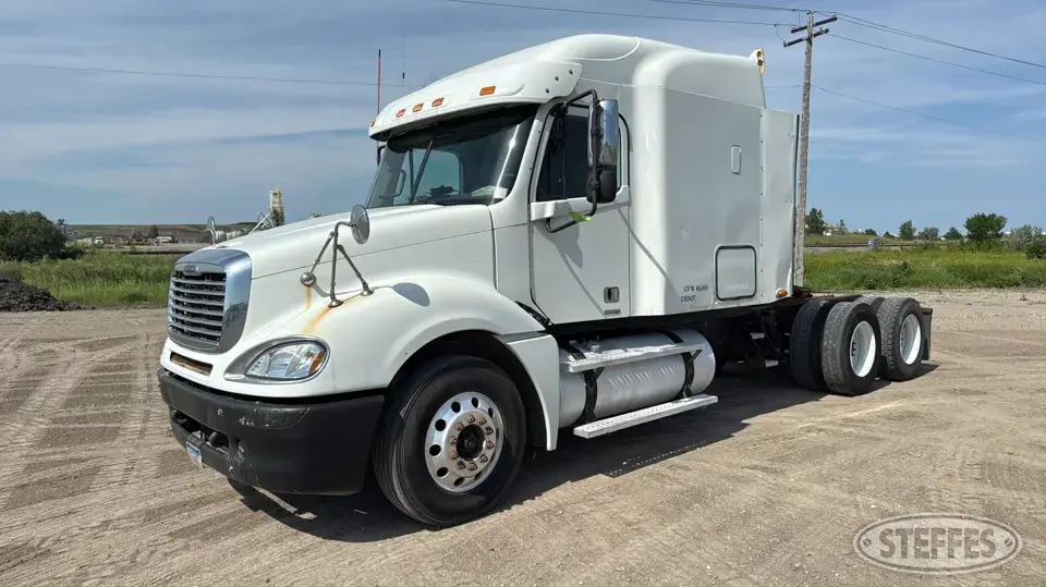2007 Freightliner Columbia Conventional Truck with Sleeper