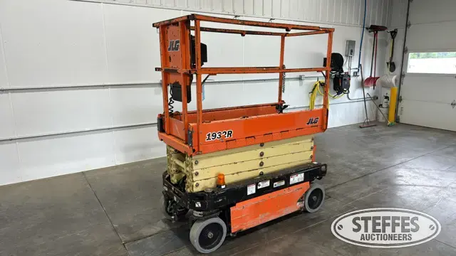 2017 JLG 1932R