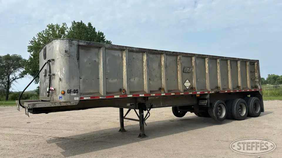 2002 East End Dump Trailer