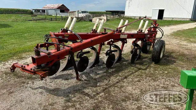International 720 Automatic
