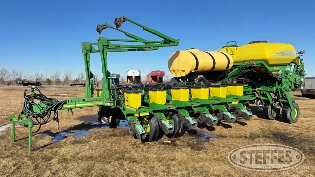 2002 John Deere 1770NT