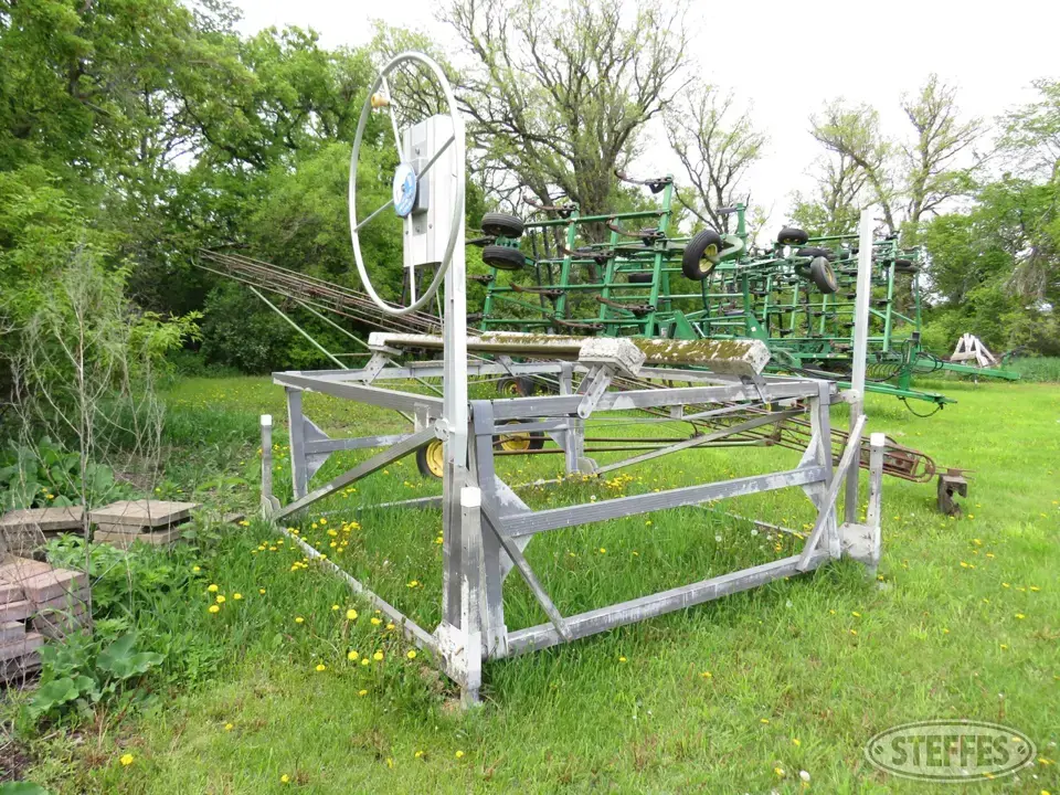 Hewitt 2400 Docks and Lift