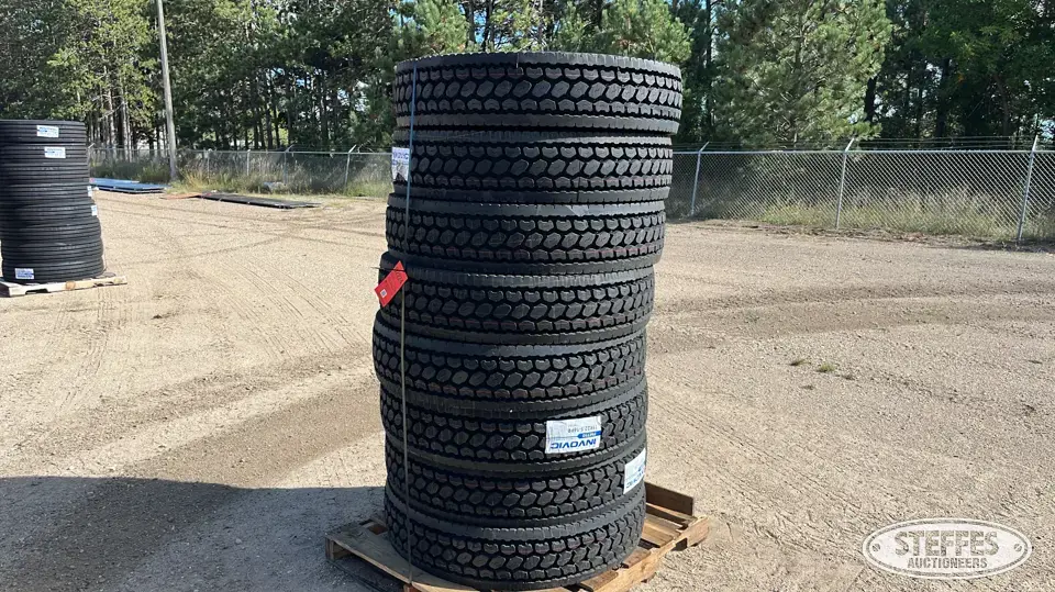 (8) Invovic FM750 11R22.5 tires Truck Tire