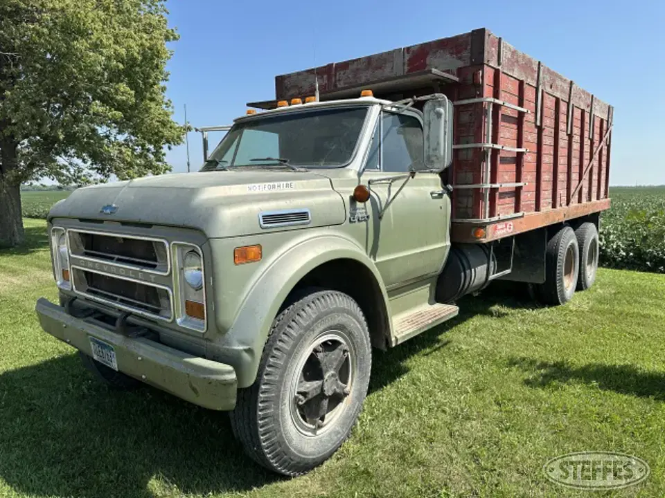 1969 Chevrolet C60 Tandem Boxed Truck