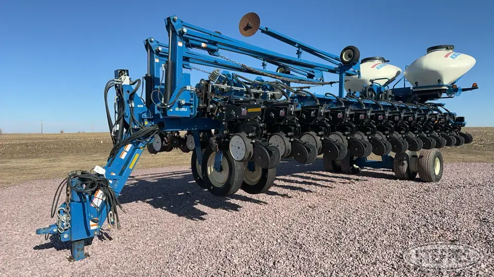 Kinze 3700 12 or More Row Planter
