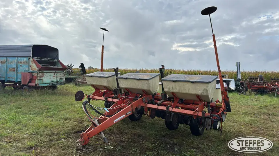 Allis-Chalmers 330 planter Less Than 12 Row Planter