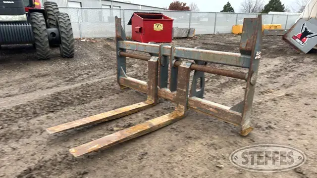 JRB 624K wheel loader forks