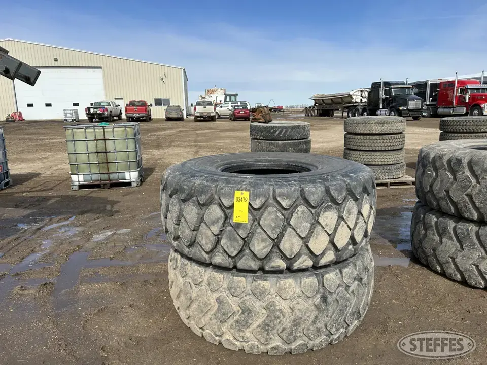 (2) Bridgestone 20.5R25 V-Steel M-Traction scraper tires Tractor-Implement Tire