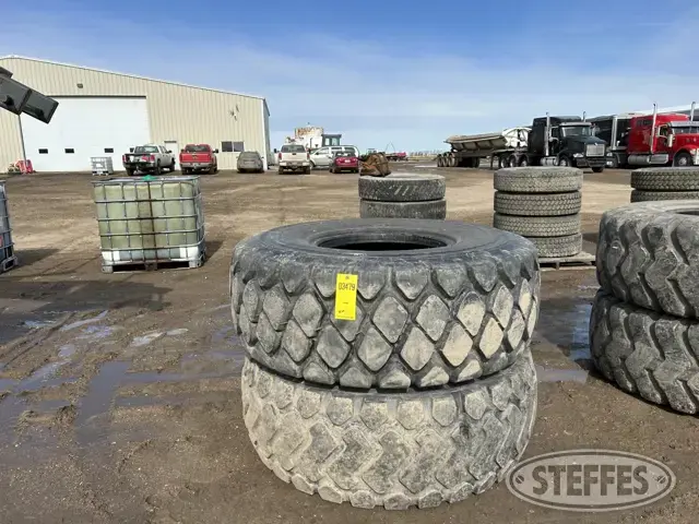 (2) Bridgestone 20.5R25 V-Steel M-Traction scraper tires
