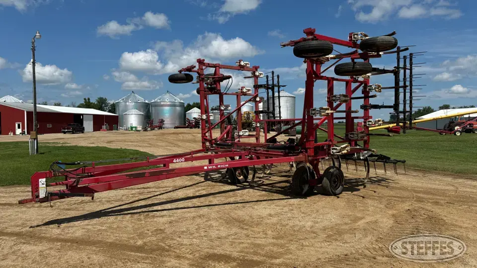 Wil-Rich 4400 Chisel Plow
