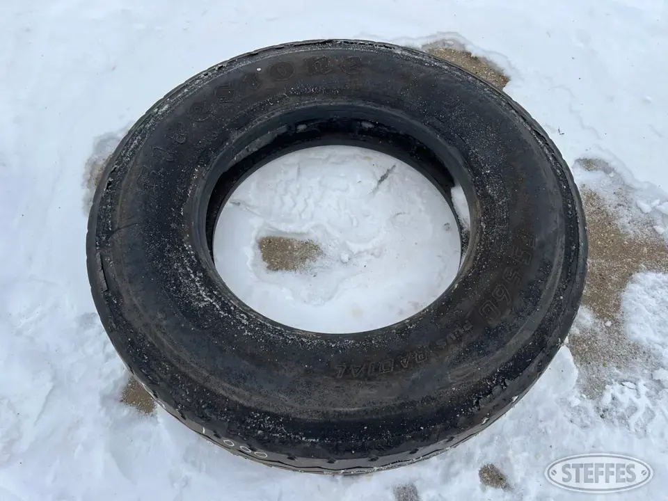 (1) Firestone FS560 11R24.5 tire Truck Tire