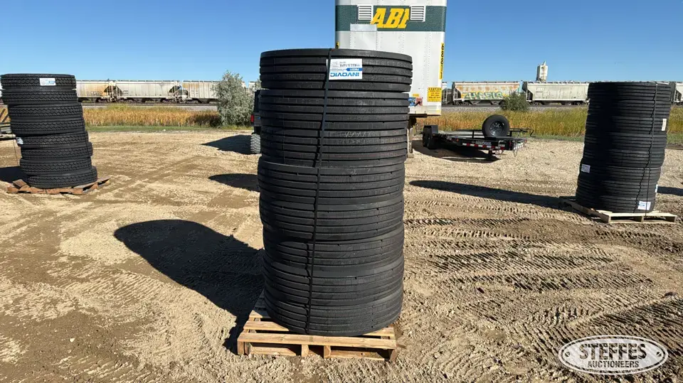 (8) Invovic FM591 11R22.5 tires Truck Tire