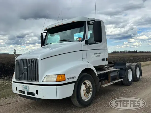 2000 Volvo VN