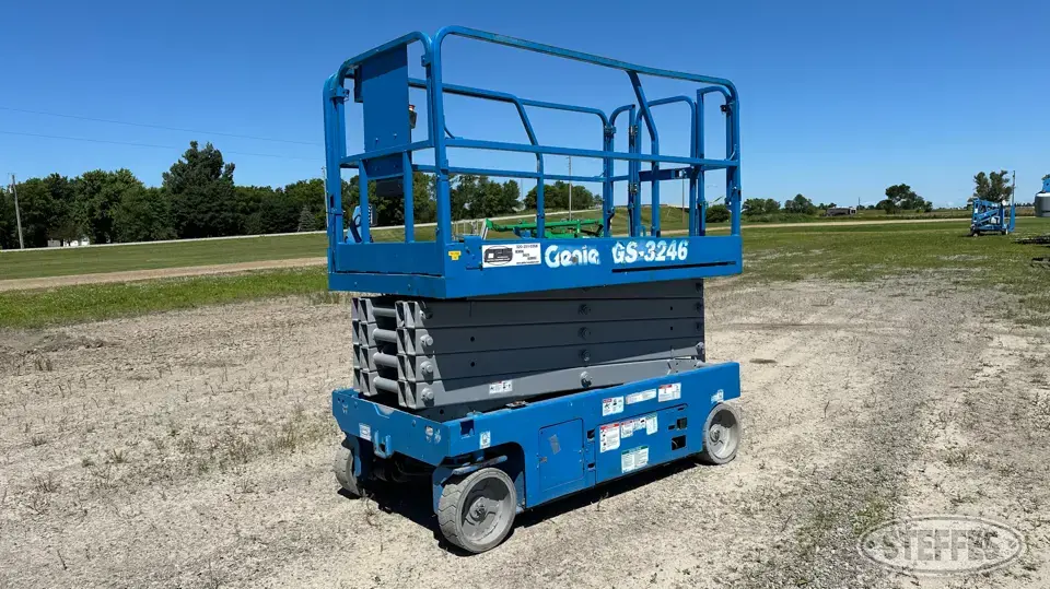2016 Genie 3246 Scissor Lift