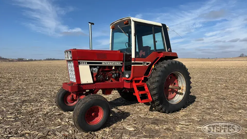 1976 International 1086 2WD Tractor