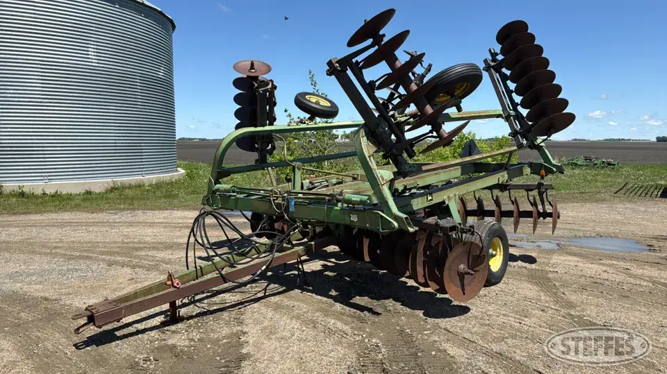 John Deere 235 Disc