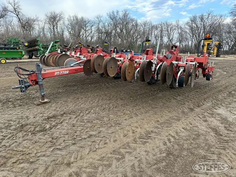 2003 Wil-Rich PT-7722 Row Crop Cultivator